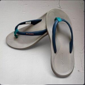 Columbia Women’s Gray and Navy Flip Sandals with Teal Accent